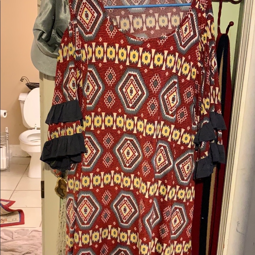 Aztec print dress with detail sleeve.